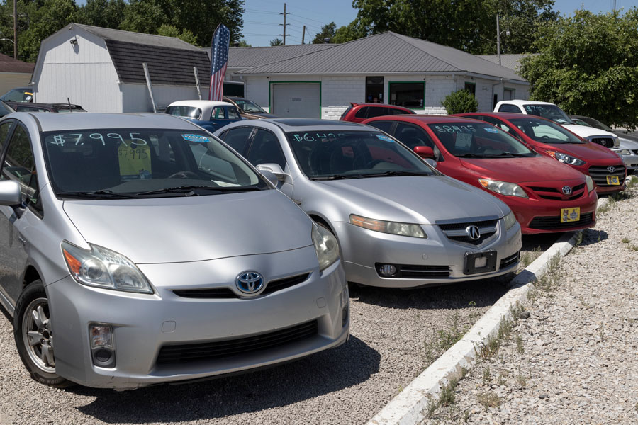 https://www.autobuyersmarket.com/news/wp-content/uploads/2026/06/OLDERCARS_2169627113.jpg